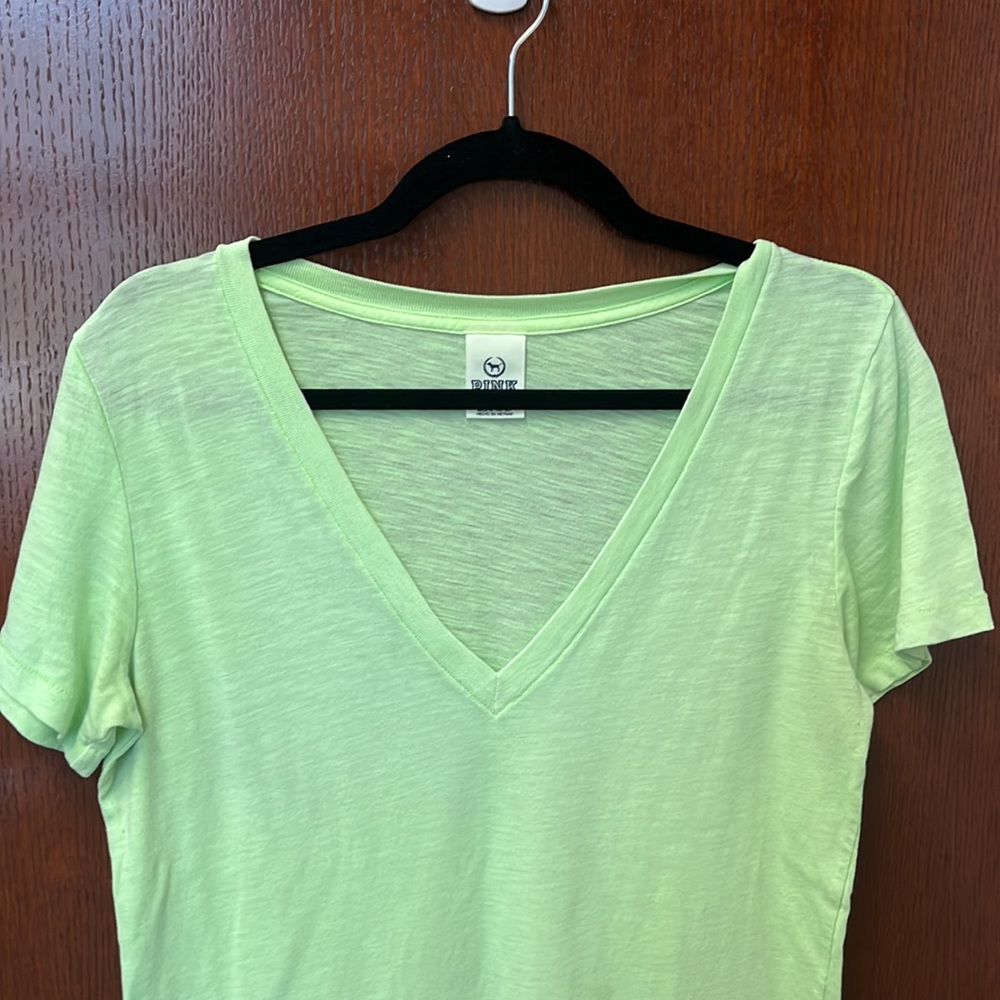 PINK Brand/V-Neck Tee - Size L - Picture 2 of 6